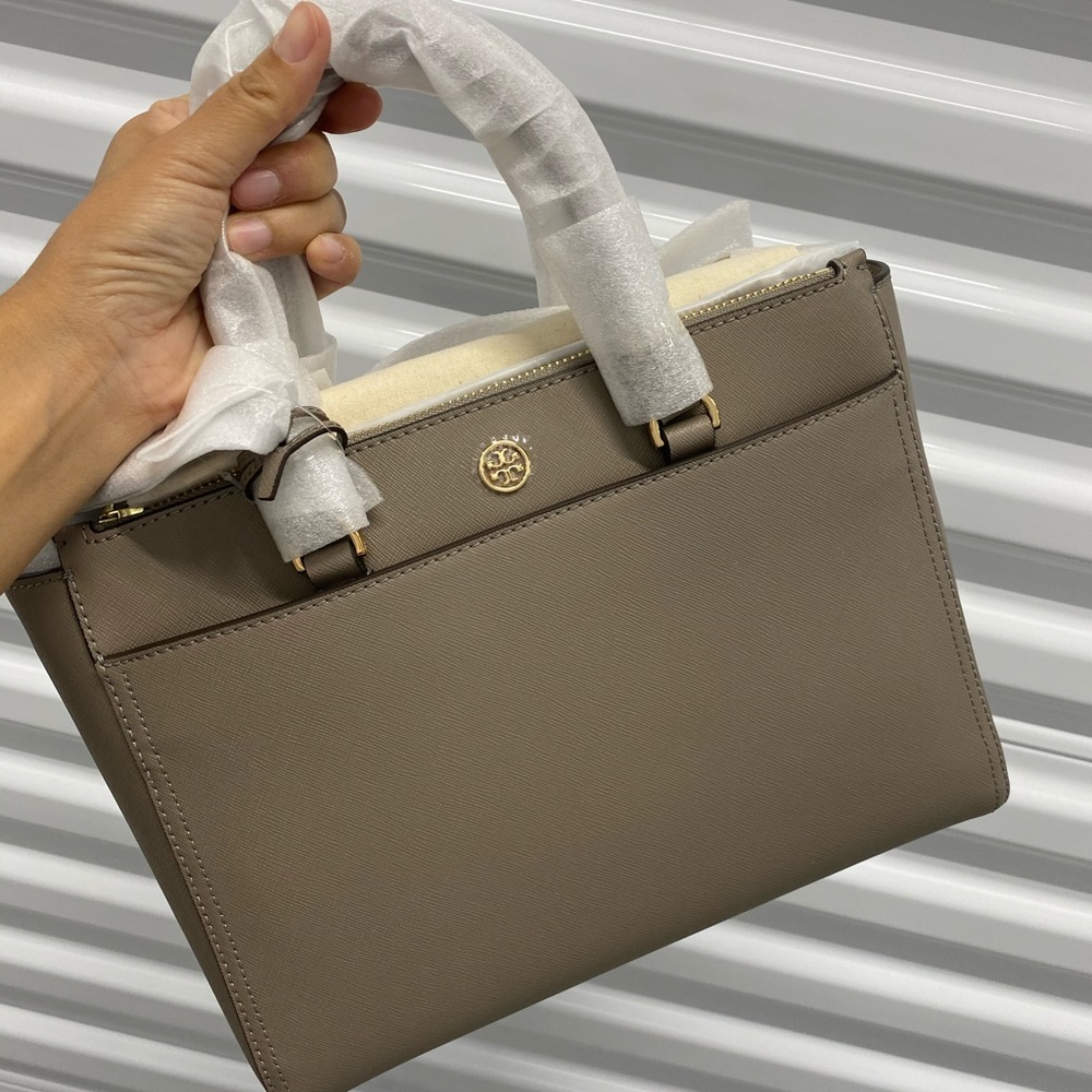 Tory Burch classic Robinson satchel bag NWT crossbody - Picture 1 of 16